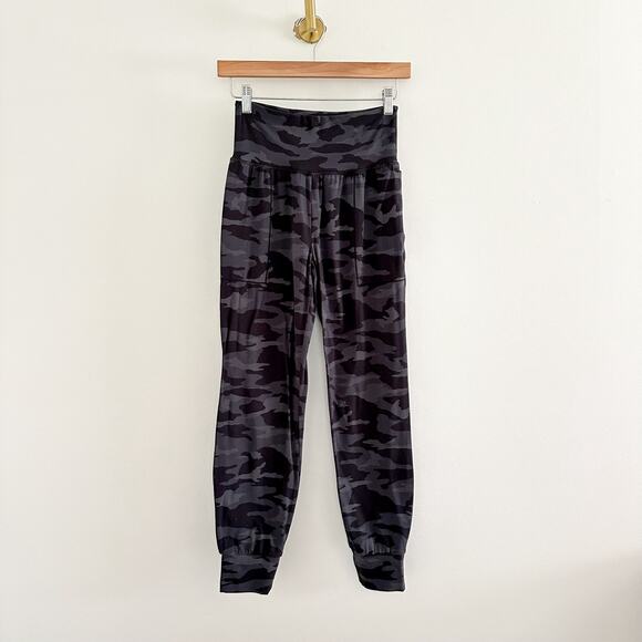 Athleta Salutation Cruise Camo Print Jogger Black/Gray XS - Picture 4 of 12